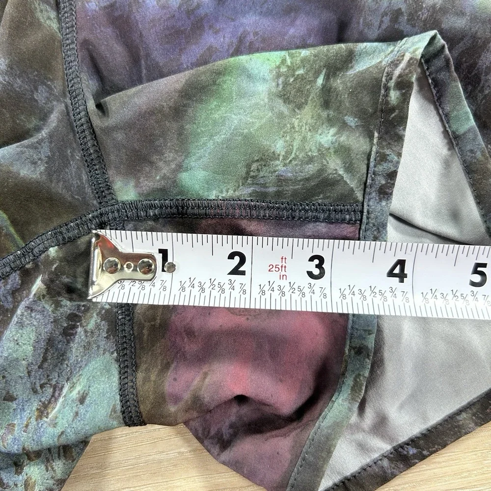 Lululemon Size 8 Low Rise Tracker Lined Short V 4